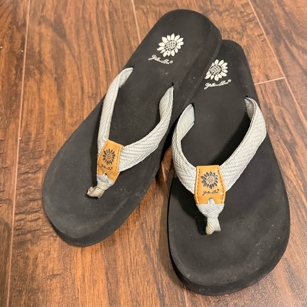 Black and Gray Flip Flops Yellow Box Size 8.5